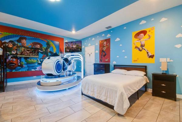 Luxury 9BR Villa w Pool Theater Game Room