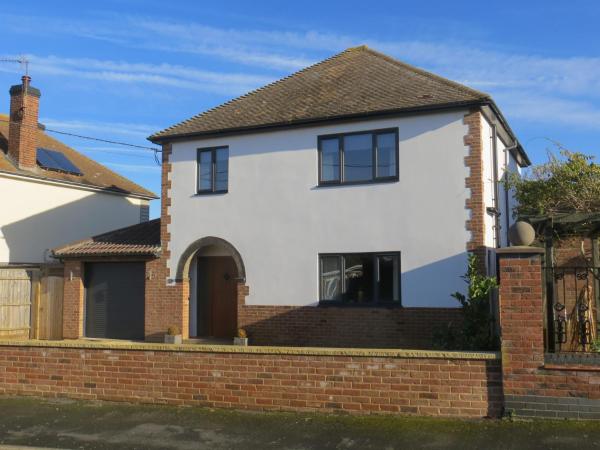 Seaside Retreat Superb Quality Family House