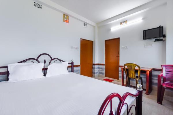 Spot on 46657 Sharav Chandra'S Hotel