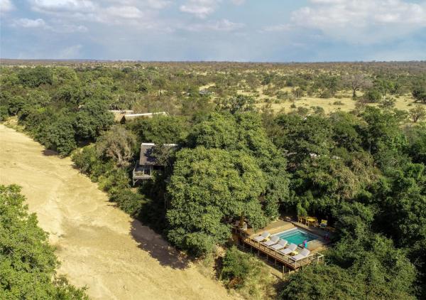 Bateleur Safari Camp