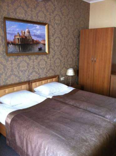 Continental 2 Hotel