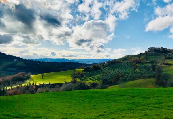 Agriturismo Portoreschi, Забронировать  Отели Гуальдо-Каттанео с парковкой, Парковка