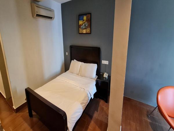 Hotel O Crossroads Hotel