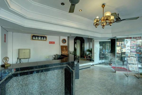 OYO 24579 Flagship Hotel Padmam