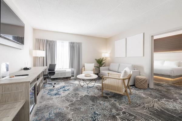 Oakfield Hotel & Suites Rochester, an Ascend Collection Hotel