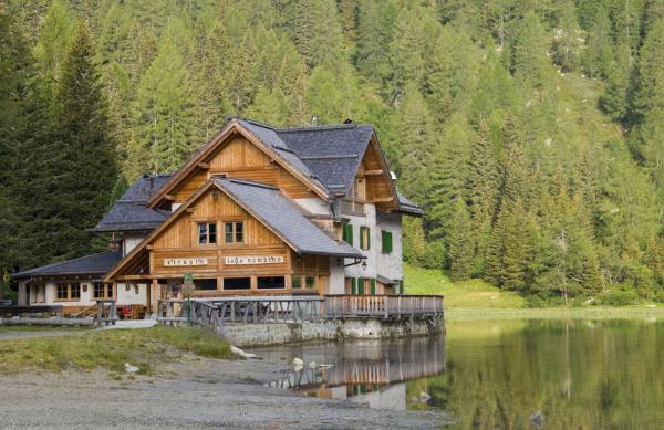 Rifugio Lago Nambino