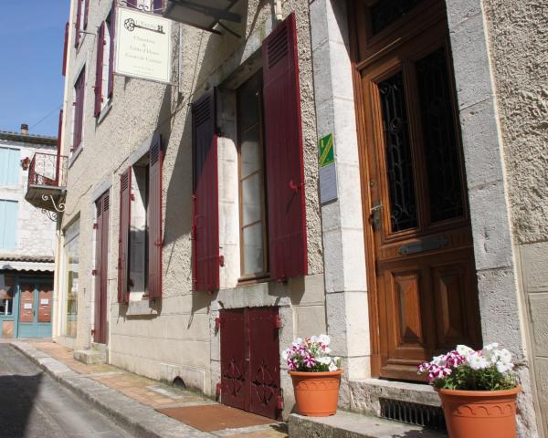 LEntrée Chambres dHôtes Bar & Restaurant, Забронировать Отель «постель и завтрак» Кастийонес 