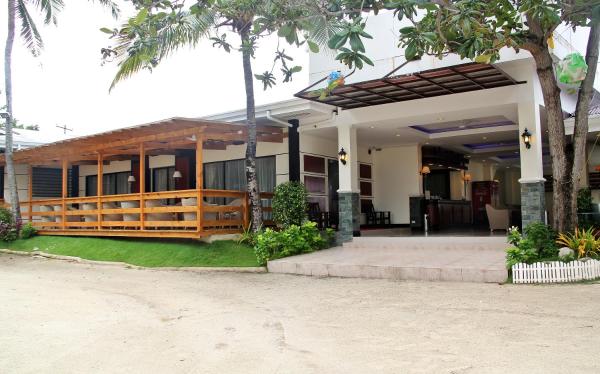 BlueFins Resort