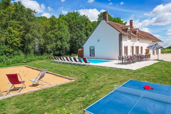 So Villa Les Houx 45 - Heated pool - Soccer - 2h from Paris - 30 beds, Забронировать Вилла Трижер Центр