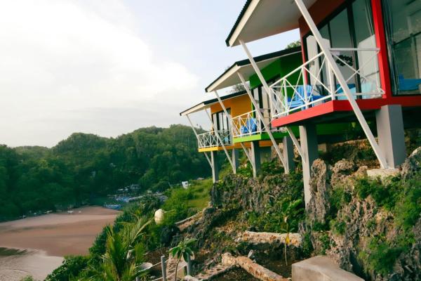 Baron Lighthouse Cottage & Eatery