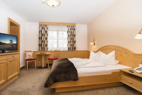 Hotel Montana, Забронировать Отель «постель и завтрак» Отели Тироля с парковкой, Парковка