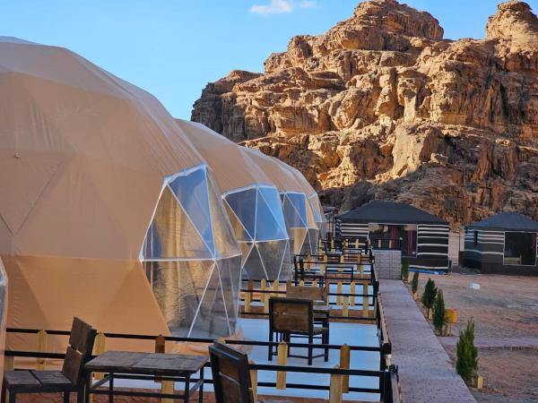 Star Camp Wadi Rum, Забронировать Отель «постель и завтрак» Отели мухафаза Акабы с бассейном, Бассейн