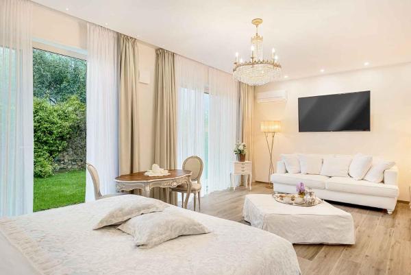 LUXURY DREAMS, Забронировать Гостевой дом Отели Специи с бассейном, рядом с Центральный вокзал Специи, Бассейн