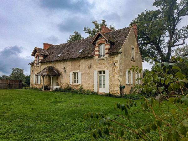 Gîte cosy en Berry avec jardin et parking, proche de Châteauroux, pour 10 personnes - FR-1-591-31, Забронировать Отель Артон Центр