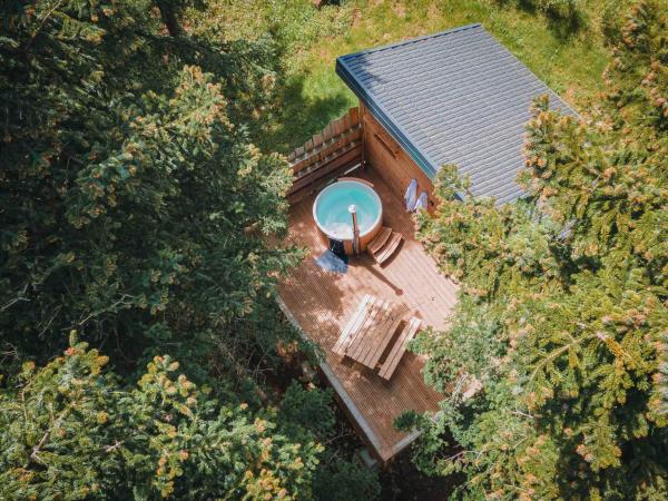Les Cabanes du Val de Loue - Hébergements atypiques tout confort, Забронировать Отель «постель и завтрак» Шарне Овернь-Рона-Альпы
