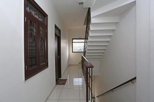 OYO 14971 C D Guest House