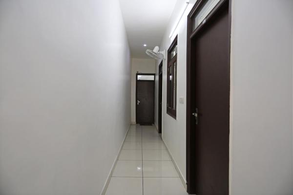 OYO 14971 C D Guest House