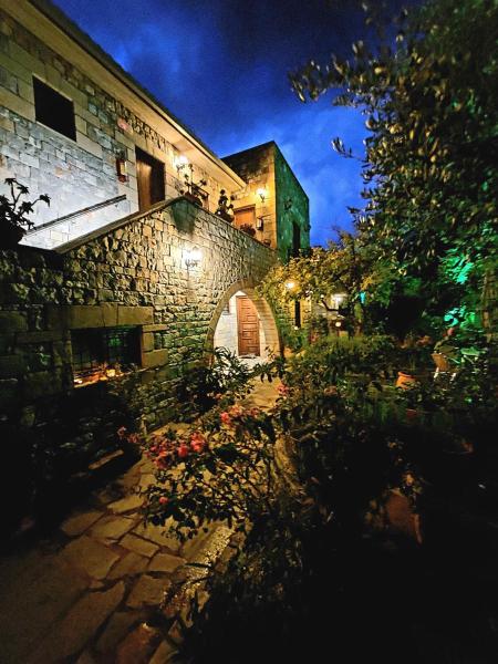 Vardia Hotel