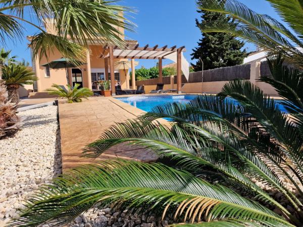 Riumar "Agostino", 300m to beach, private pool, On-Site-Service, dog beach, Забронировать Отель Дельтебре El Baix Ebre, рядом с Прогулочные катера Creuers Delta De L'ebre S.A.