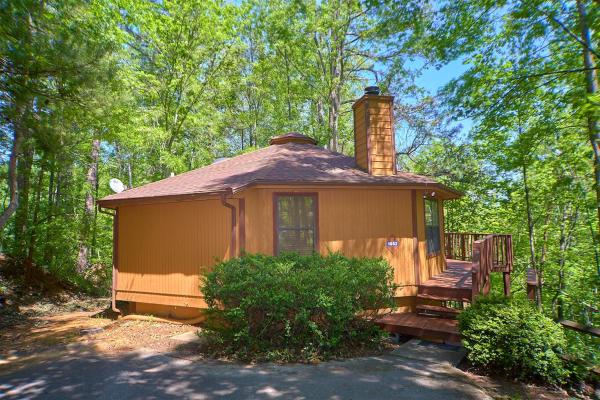Smoky View Chalet, 2 Bedrooms, Pool Table, Foosball, Pool Access, Sleeps 6