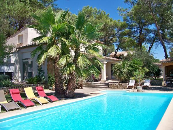Sous les pins de Nages