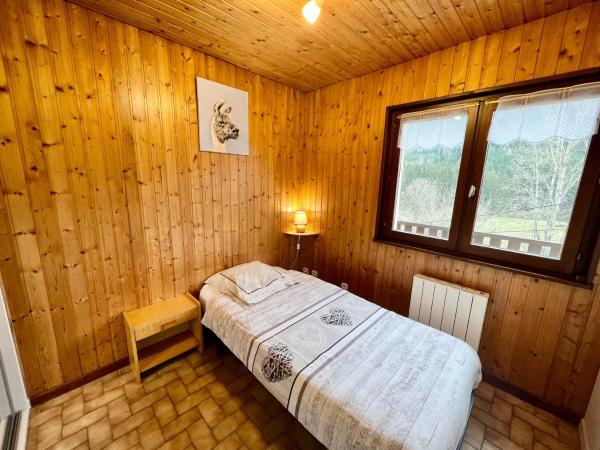 Chalet cosy en bordure de forêt avec wifi, terrasse et équipements complets à Rochesson - FR-1-589-235