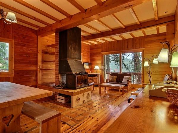 Chalet rénové pour 10 avec jacuzzi, cheminée et WiFi aux pieds des pistes - FR-1-455-155, Забронировать Шале Коттеджи Ла-Плань, Коттедж