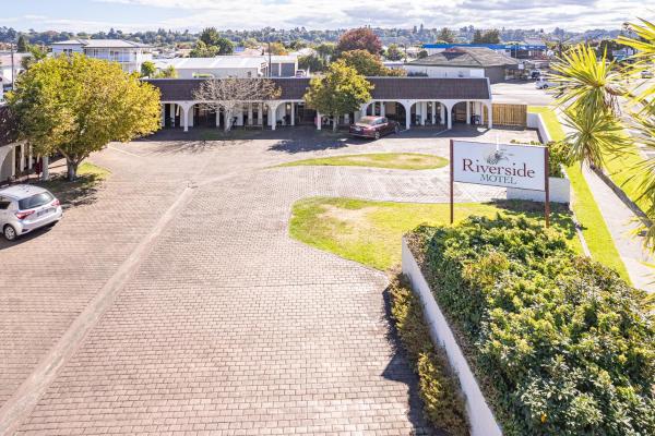 Riverside Motel