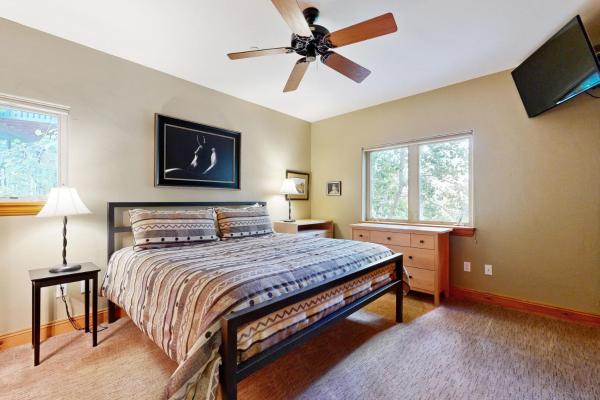 Beautiful East Vail 3 Bedroom Condo w/Hot Tub On shuttle Route.
