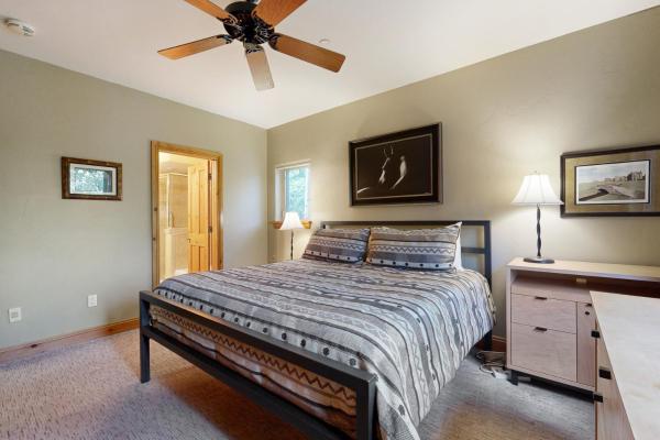 Beautiful East Vail 3 Bedroom Condo w/Hot Tub On shuttle Route.