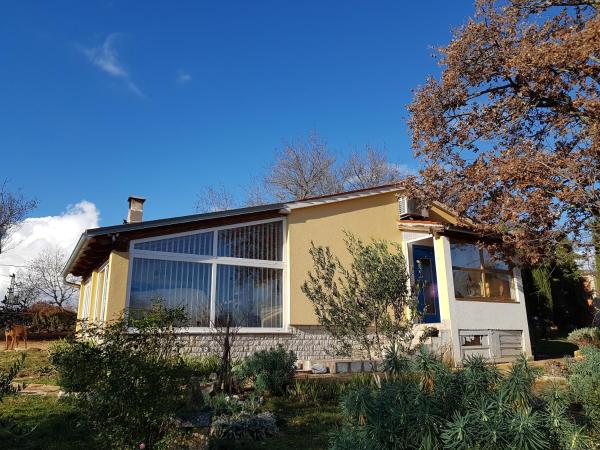 Lovely 2-bed House in Klarici Close to Pula