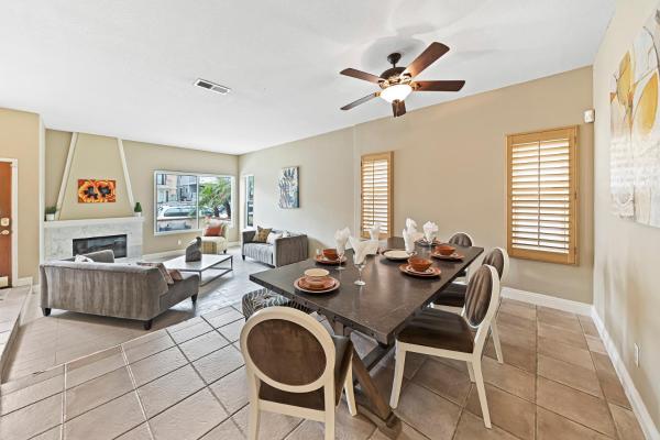 Four Bedroom amazing location with bikes, steps to the beach, shopping and dining, Забронировать Отель Хантингтон-Бич Beach Cities Orange County
