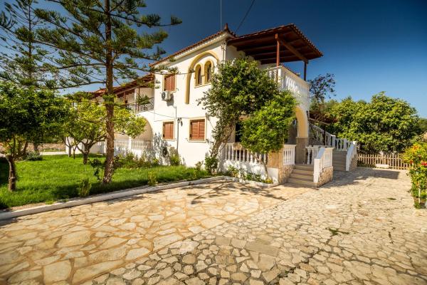 Kiki Studios & Apartments