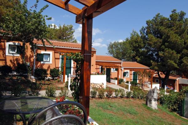 Koversada Apartments Naturist Park, Забронировать Курортный отель Врсар Poreč Riviera, рядом с Автовокзал Врсара