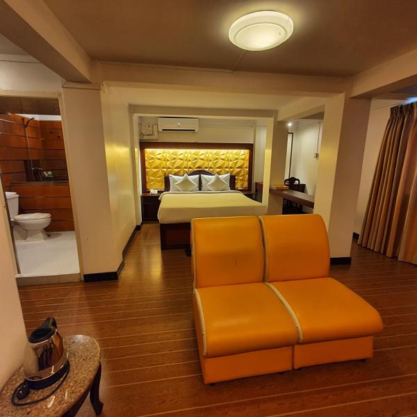 Clover Suites Royal Lake Yangon 3* Bahan, Yangon (59 guest reviews