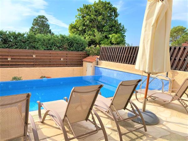Villa Anastasia ,150m to Coral Bay beach