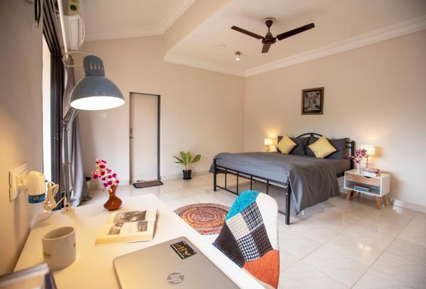 NomadGao Vila Nova - Social Hotel with Coworking, Fast WiFi, and Goan Charm, Забронировать Гостевой дом Гостевые дома Северного Гоа, Гостевой дом