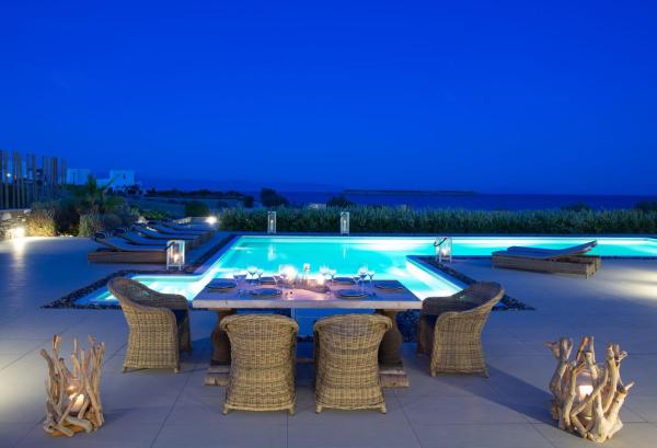 Luxury Paros Villas De Luxe Villa 4 Bedrooms Sea View & Sea Access, Забронировать Вилла Отели Кампос с бассейном, Бассейн