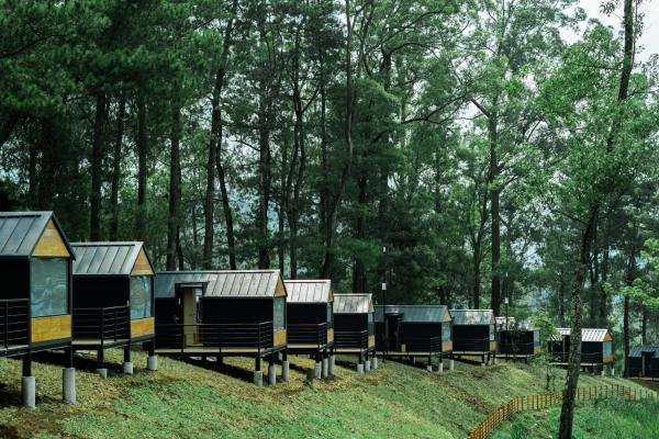 Bobocabin Coban Rondo, Malang, Забронировать Курортный отель Songgoriti провинция Восточная Ява