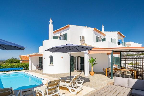 Villa Harpista in Guia by Ideal Homes