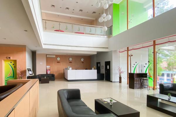Urbanview Hotel Asyra Makassar
