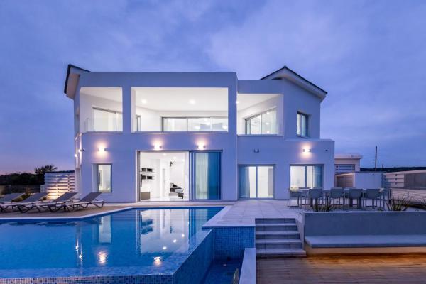 Mediterranean Dream Beachfront Villa, Забронировать Вилла Ларнака Ларнака