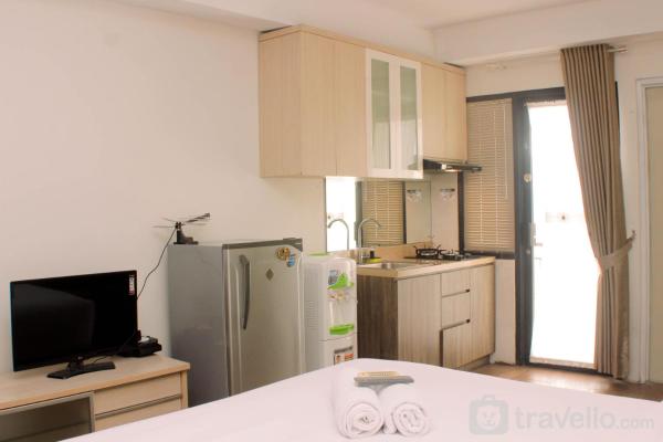 Cozy Studio at Metropark Condominium Jabebeka Apartment By Travelio