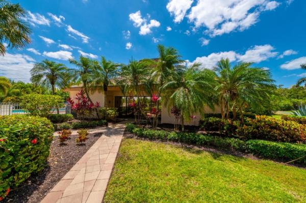 Sea Isles Bonita Beach 2 Bedroom Condo by Redawning