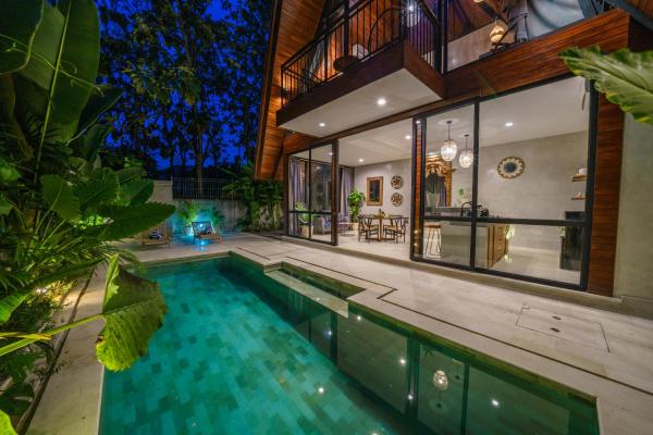 Villa Kirana - Designer 2-bedroom Villa with pool in Pererenan, Забронировать Вилла Коттеджи провинции Бали, Коттедж
