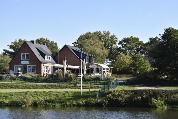 Pension zur Schleuse GARNI am Elbe Lübeck - Kanal in Witzeeze, Забронировать Гостевой дом Витцеце земля Шлезвиг-Гольштейн