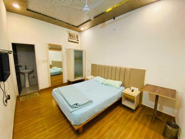OYO Mayura Guest House