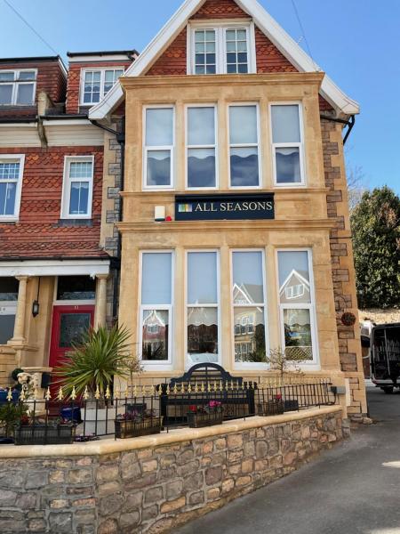 All Seasons Bed & Breakfast, Забронировать Отель «постель и завтрак» Отели Уэстон-сьюпер-Мэр с парковкой, Парковка