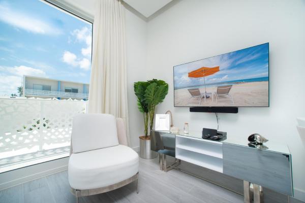 Luxury 1 bed apartment near Seven Mile Beach at The Grove - Villa Deluxe