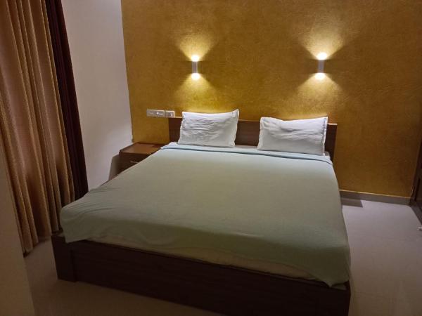 COCHIN HOMES, Забронировать Апартаменты/квартира Отели Tripunittura с парковкой, Парковка